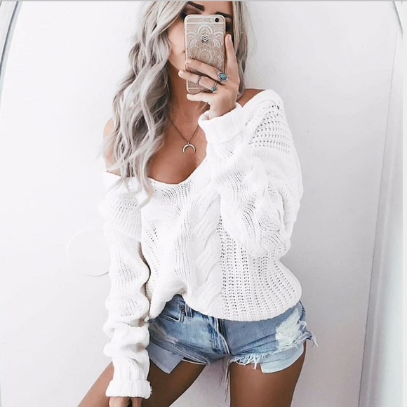 Rouge! Sweaters - New! V-neck Knitted White Oversized Sweater